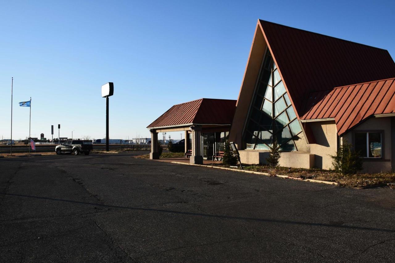 American Best Inn By Oyo I-35 Perry Near Lake Mcmurtry Экстерьер фото