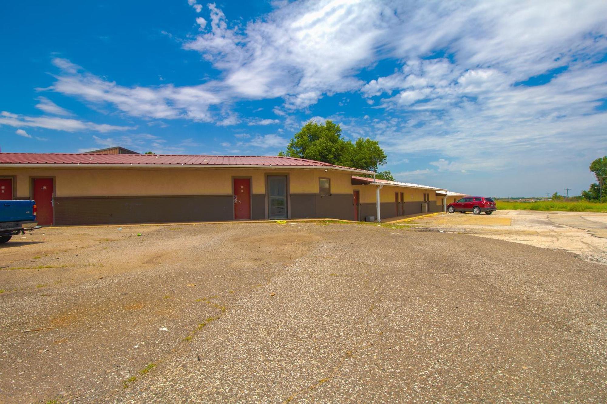 American Best Inn By Oyo I-35 Perry Near Lake Mcmurtry Экстерьер фото