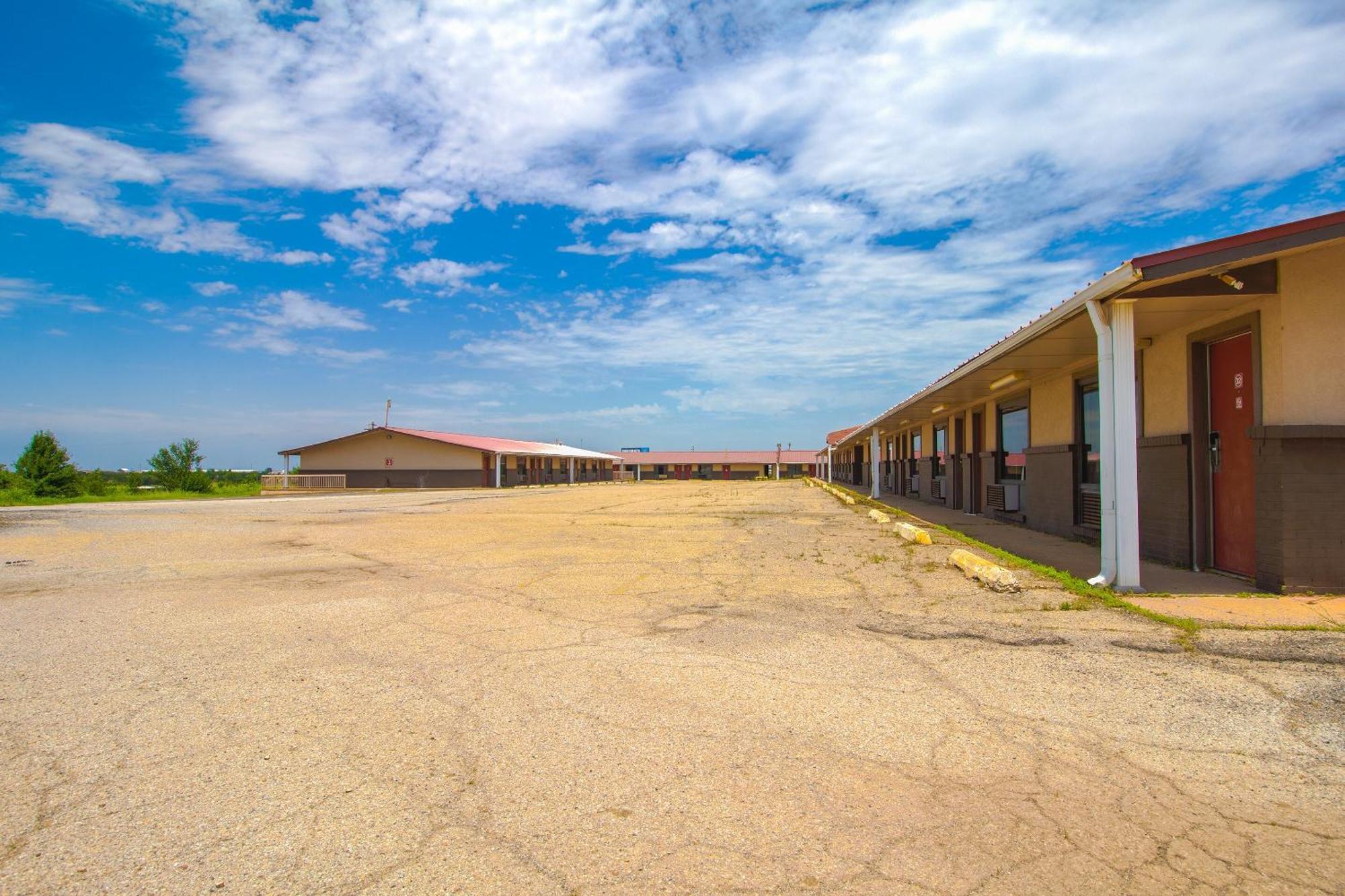 American Best Inn By Oyo I-35 Perry Near Lake Mcmurtry Экстерьер фото